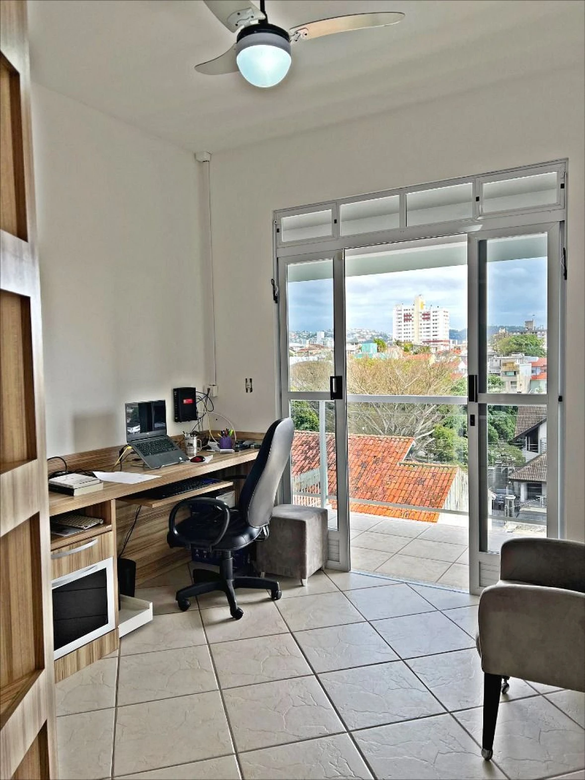 Casa com Piscina e 03 Suítes, Pronta para Morar. - Foto 18