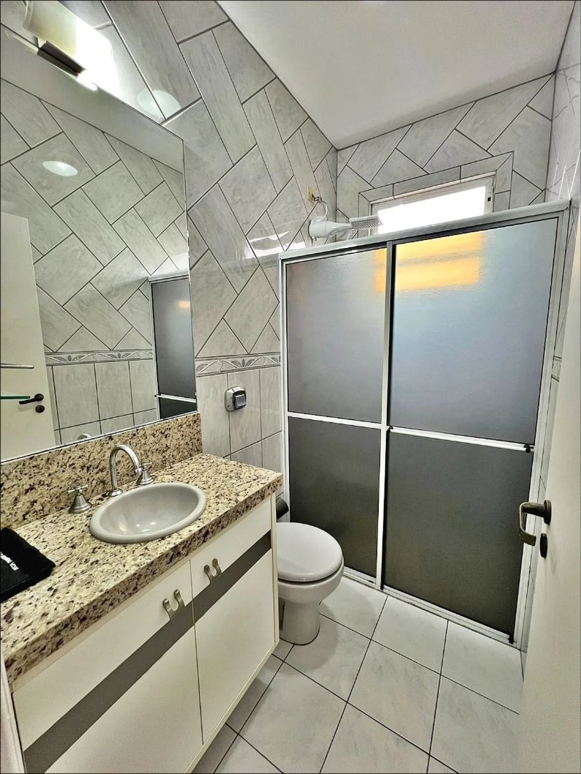 Casa com Piscina e 03 Suítes, Pronta para Morar. - Foto 21