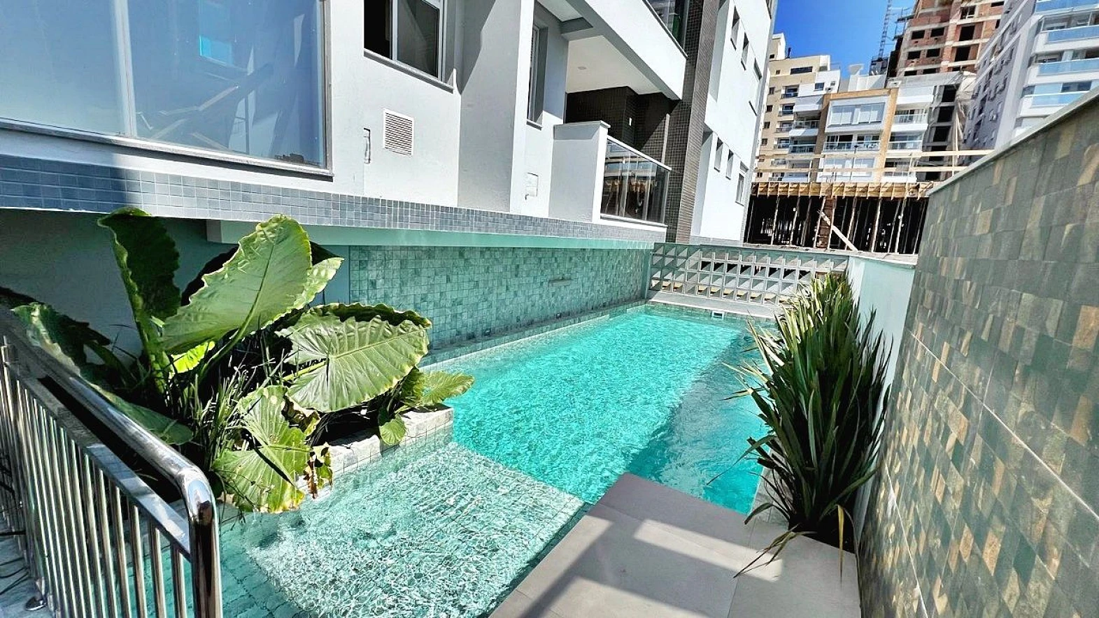 Apto 3 Quartos, 1 Suíte, 2 Vagas - Pedra Branca - Santa Catarina