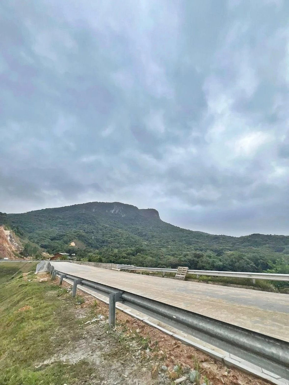 Terreno Esquina, 3 Andares, Escritura - Pedra Branca - Foto 6