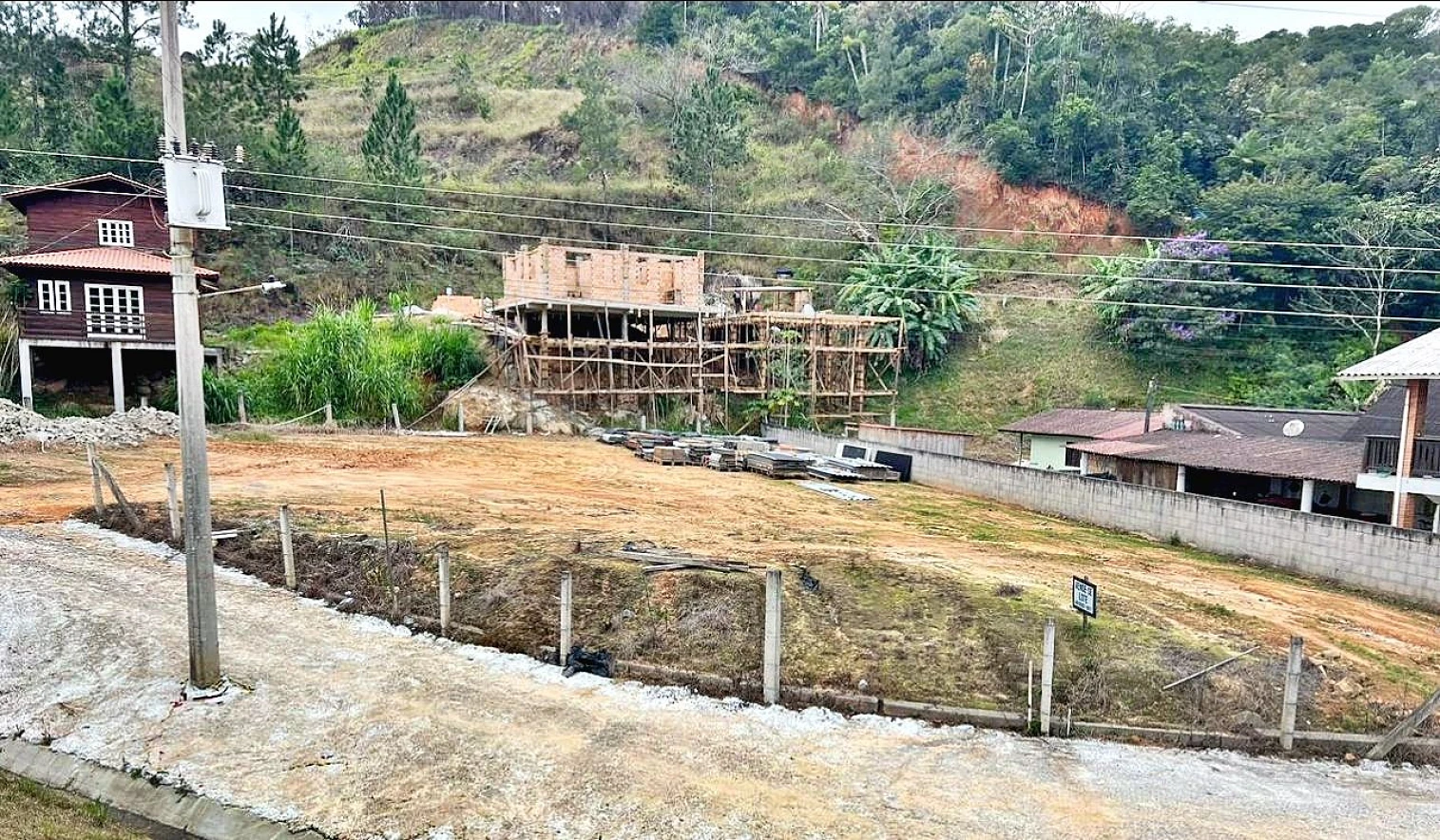Terreno Esquina, 3 Andares, Escritura - Pedra Branca - Foto 8