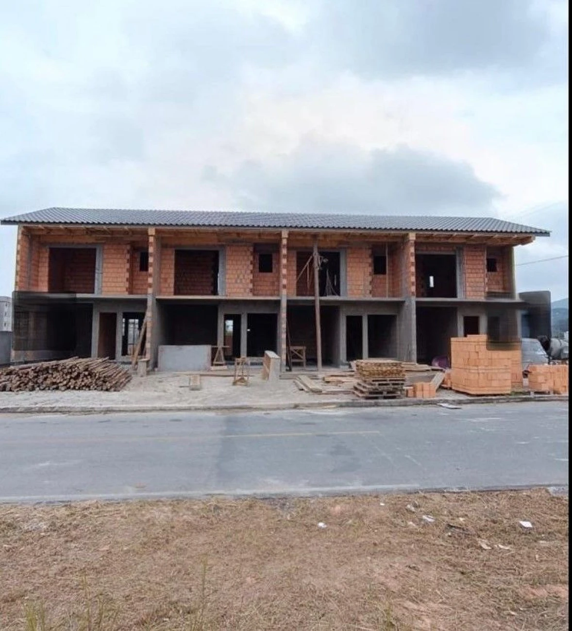 Sobrado geminado em San Marino, São José