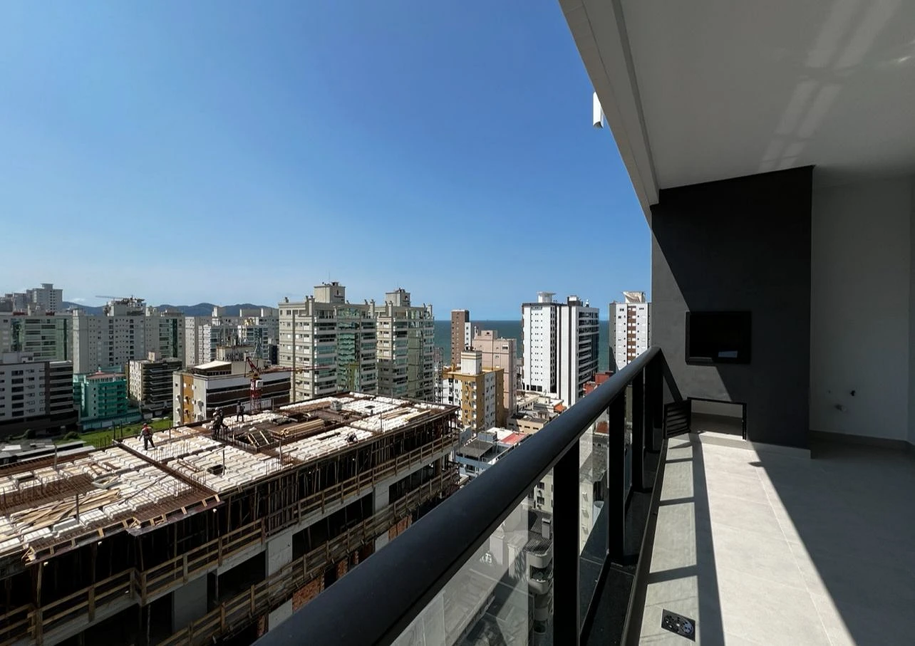 Apartamento em Meia Praia, Itapema