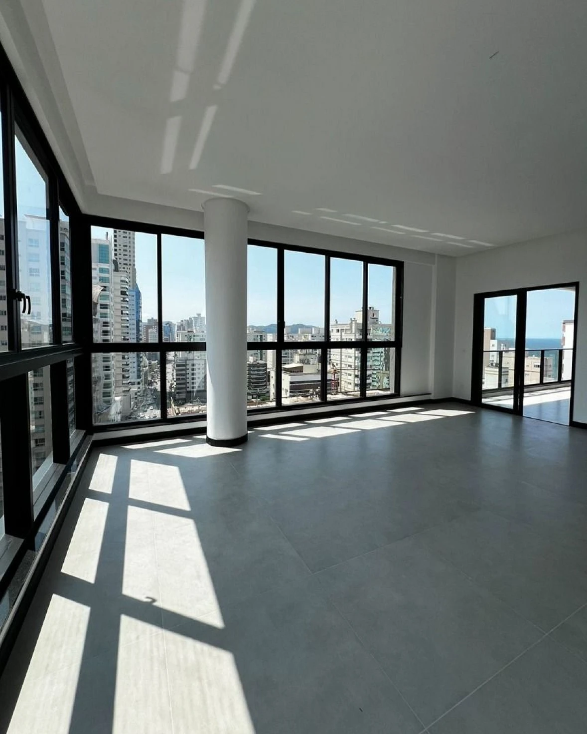 Apartamento em Meia Praia, Itapema