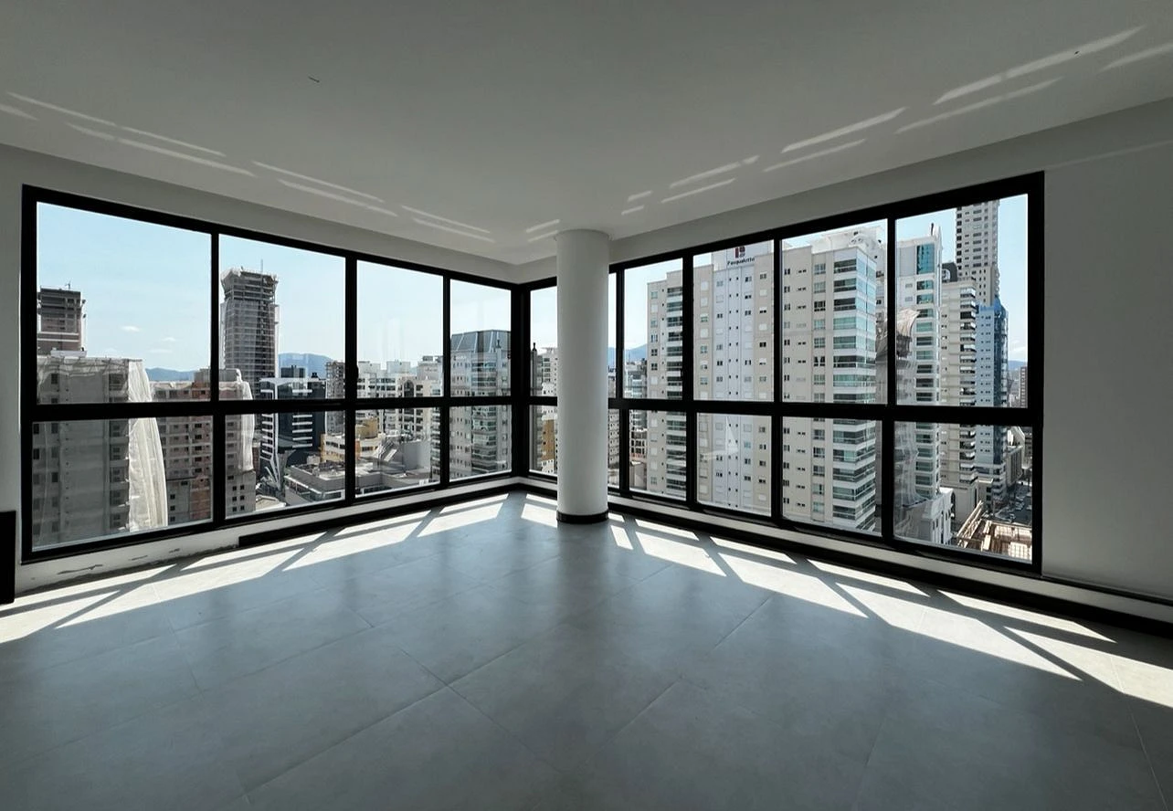 Apartamento em Meia Praia, Itapema