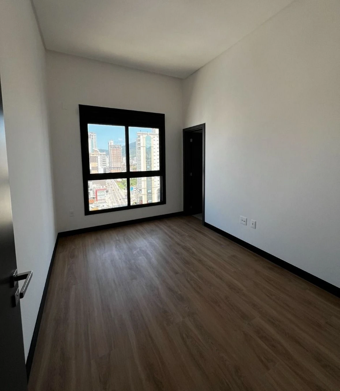 Apartamento em Meia Praia, Itapema