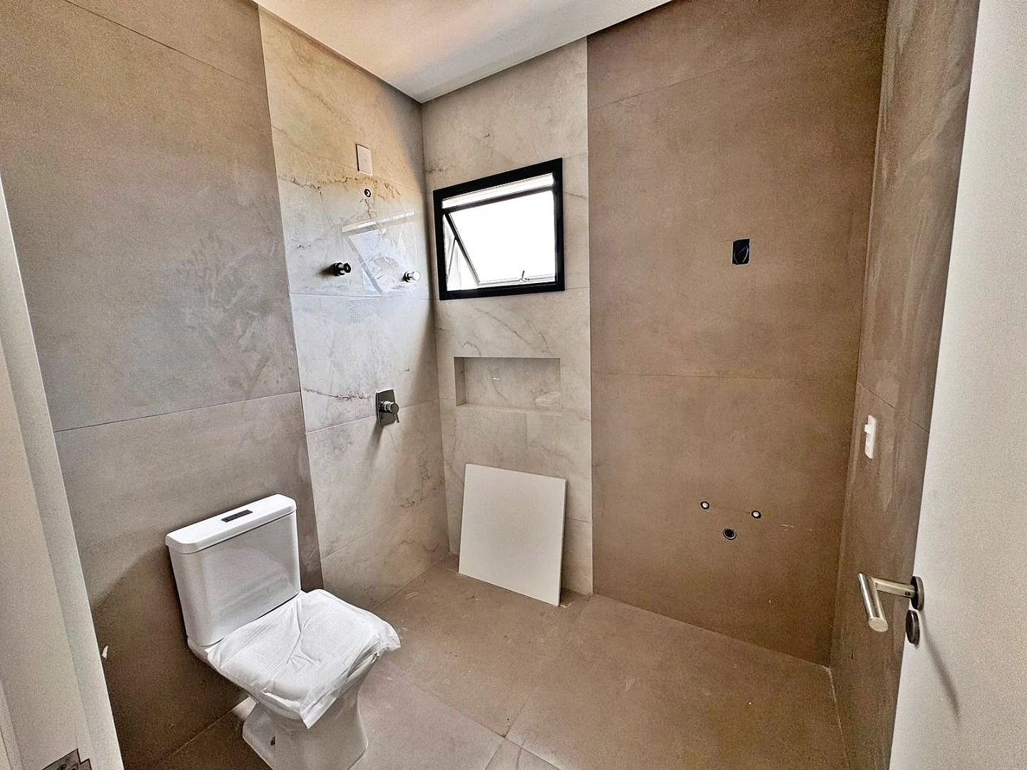 Casa 3 Dormitórios, sendo 1 Suíte e Banheiro Social - Foto 16