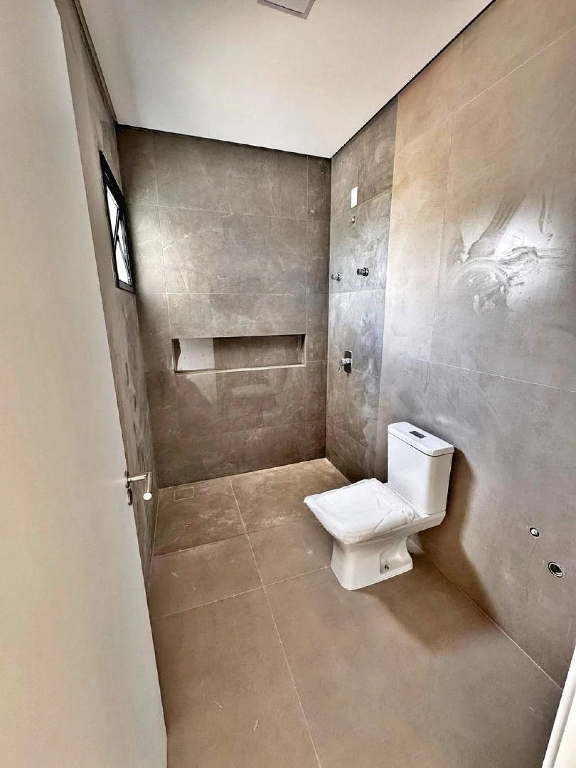 Casa 3 Dormitórios, sendo 1 Suíte e Banheiro Social - Foto 17