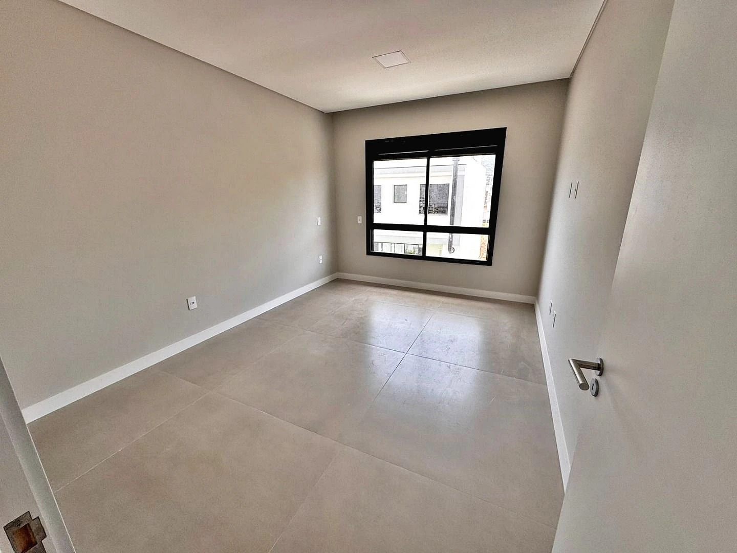 Casa 3 Dormitórios, sendo 1 Suíte e Banheiro Social - Foto 9