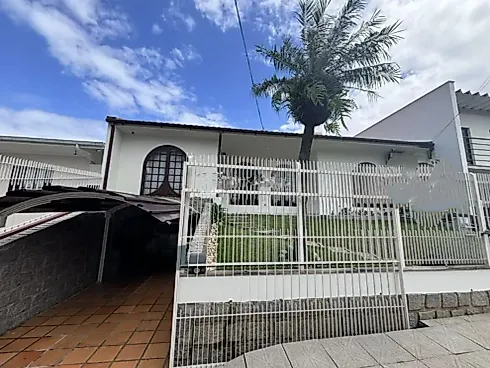 Casa com 3 Dormitórios à Venda, 125 m² - Barreiros - São José/SC