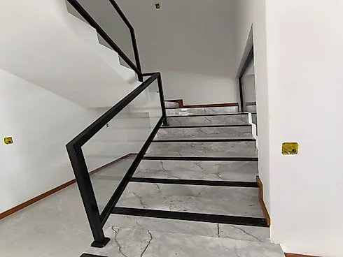 Lindo Sobrado com 3 Dormitórios à Venda, 179 m² Barreiros - São José/SC - Foto 6