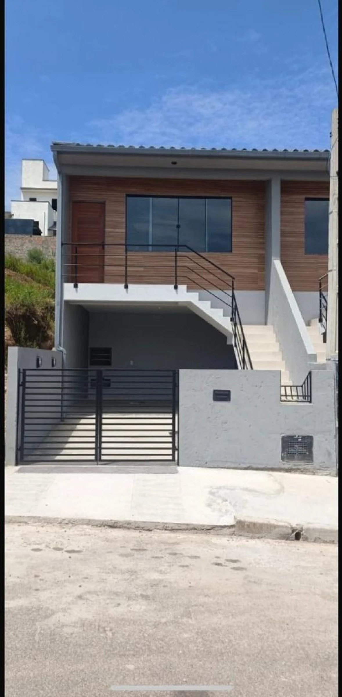 Sobrado geminado em Potecas, São José