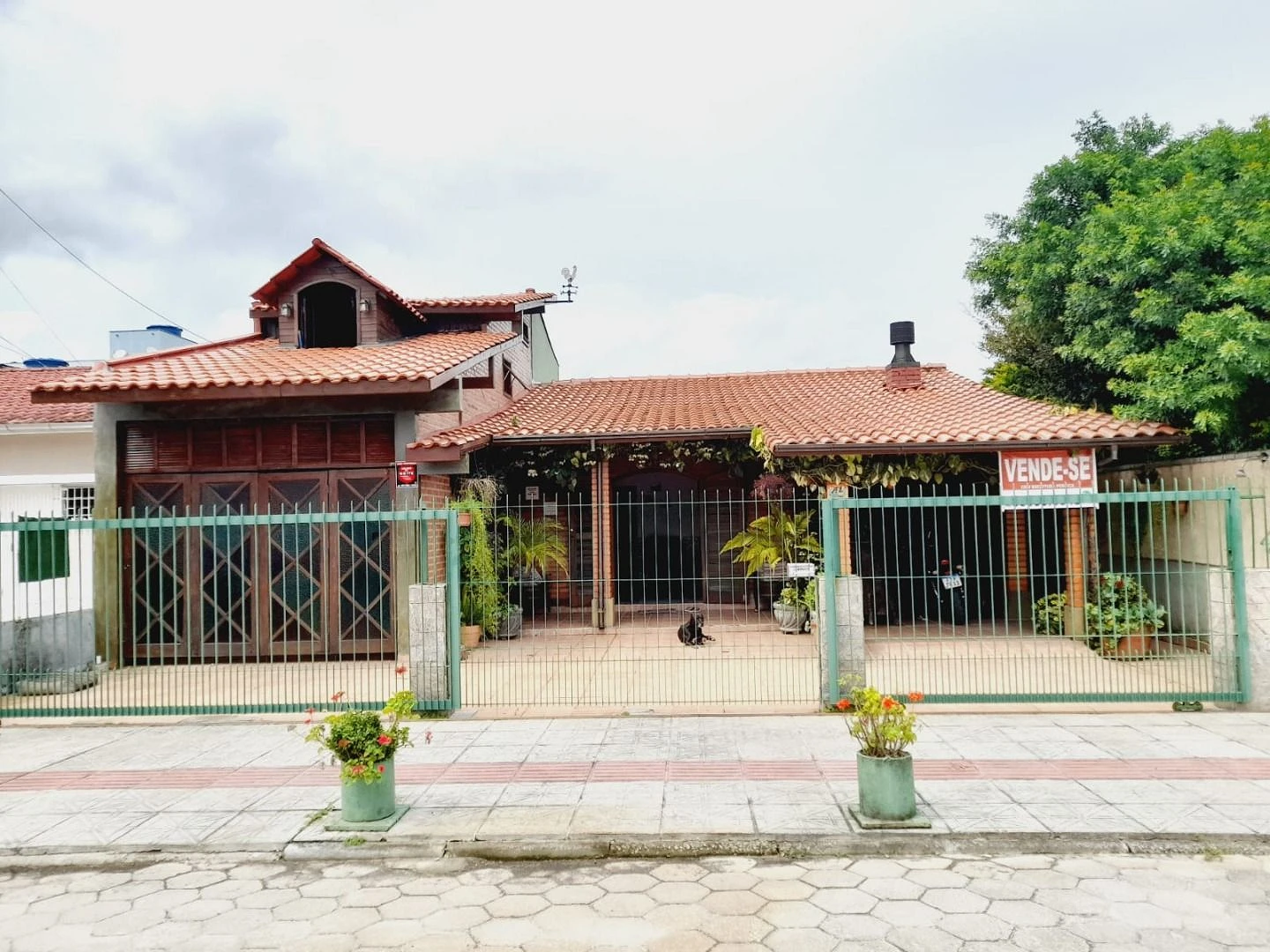 Casa a Venda  com 5 Dormitórios à Venda - Praia de Fora - Palhoça/SC