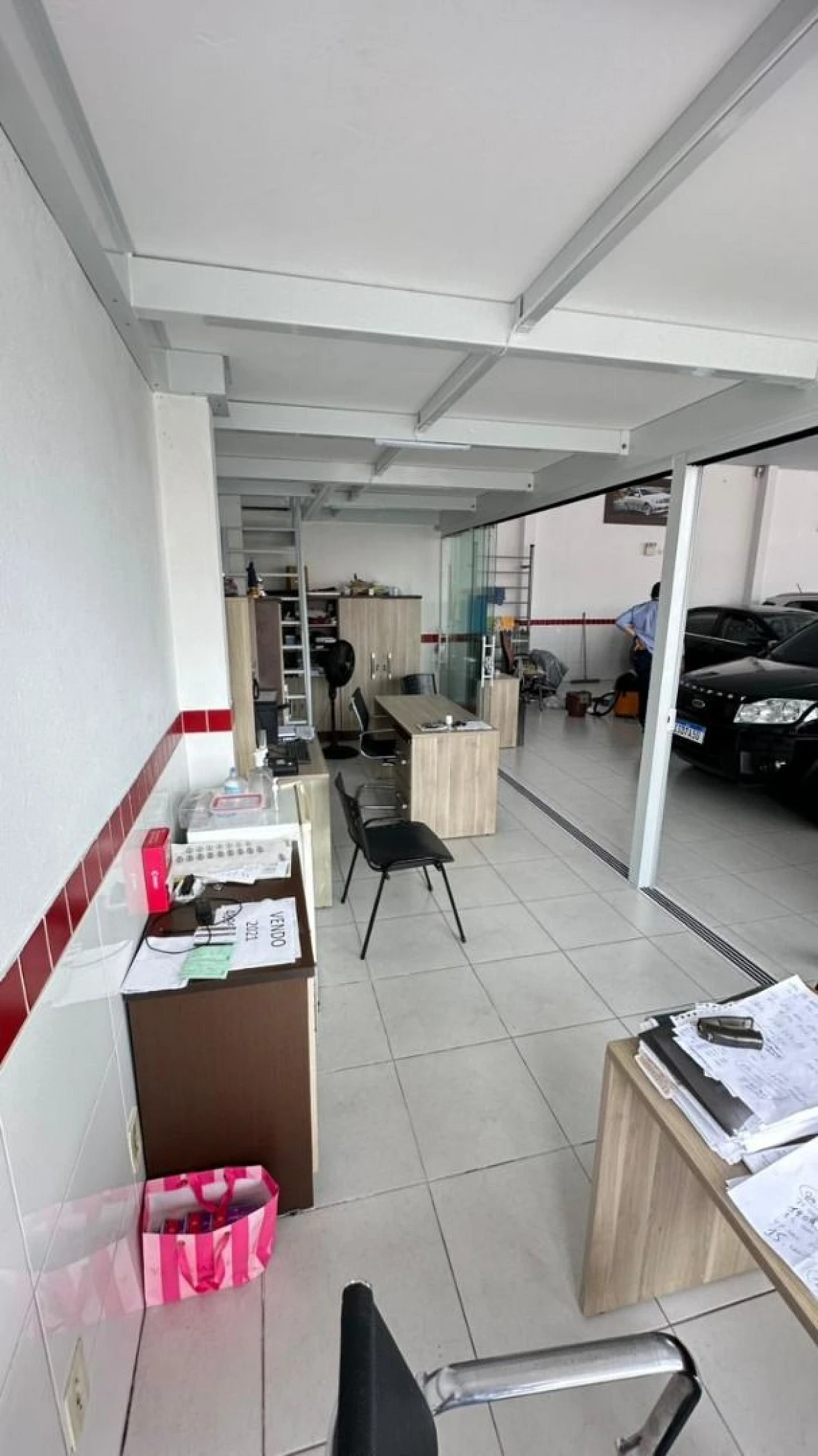 Loja térrea em Kobrasol, São José