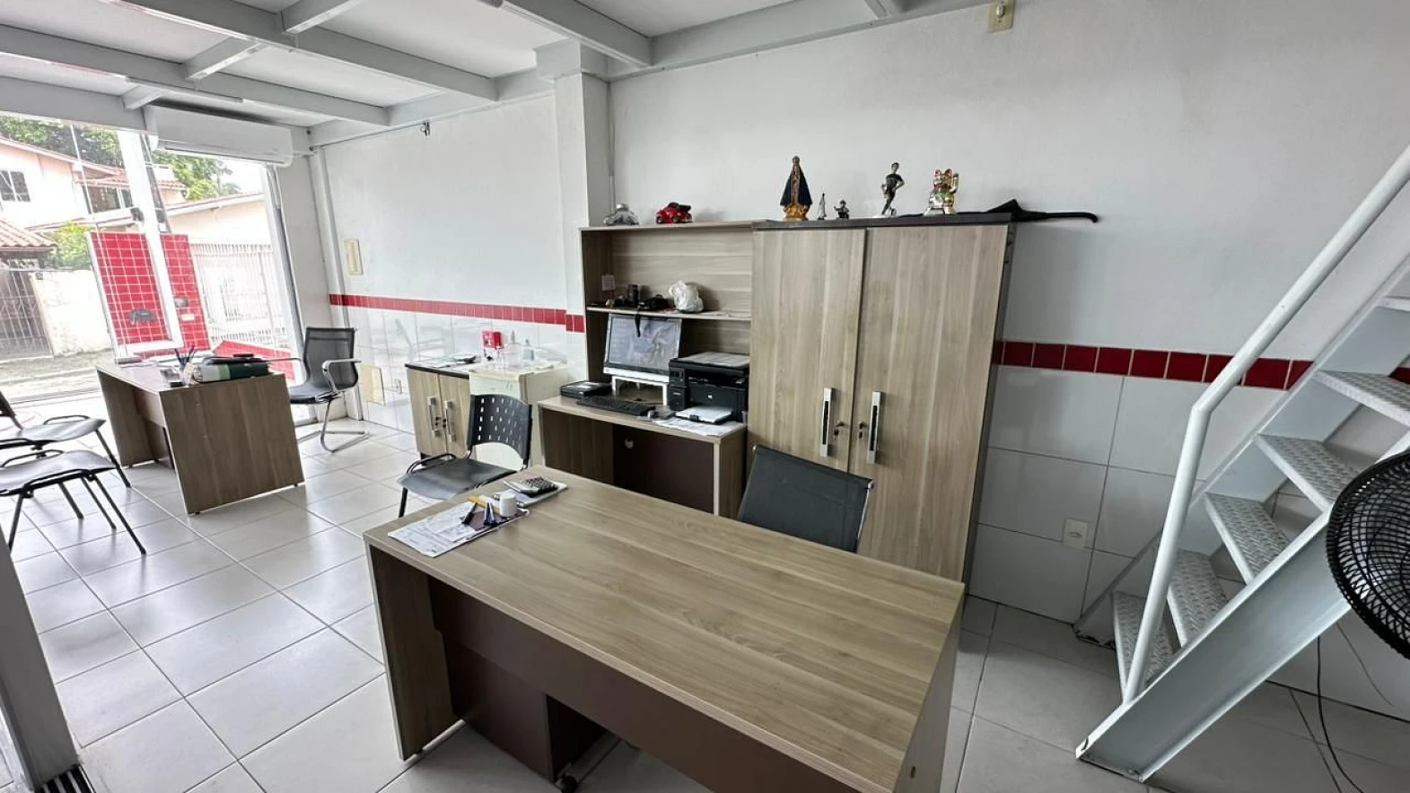 Loja térrea em Kobrasol, São José