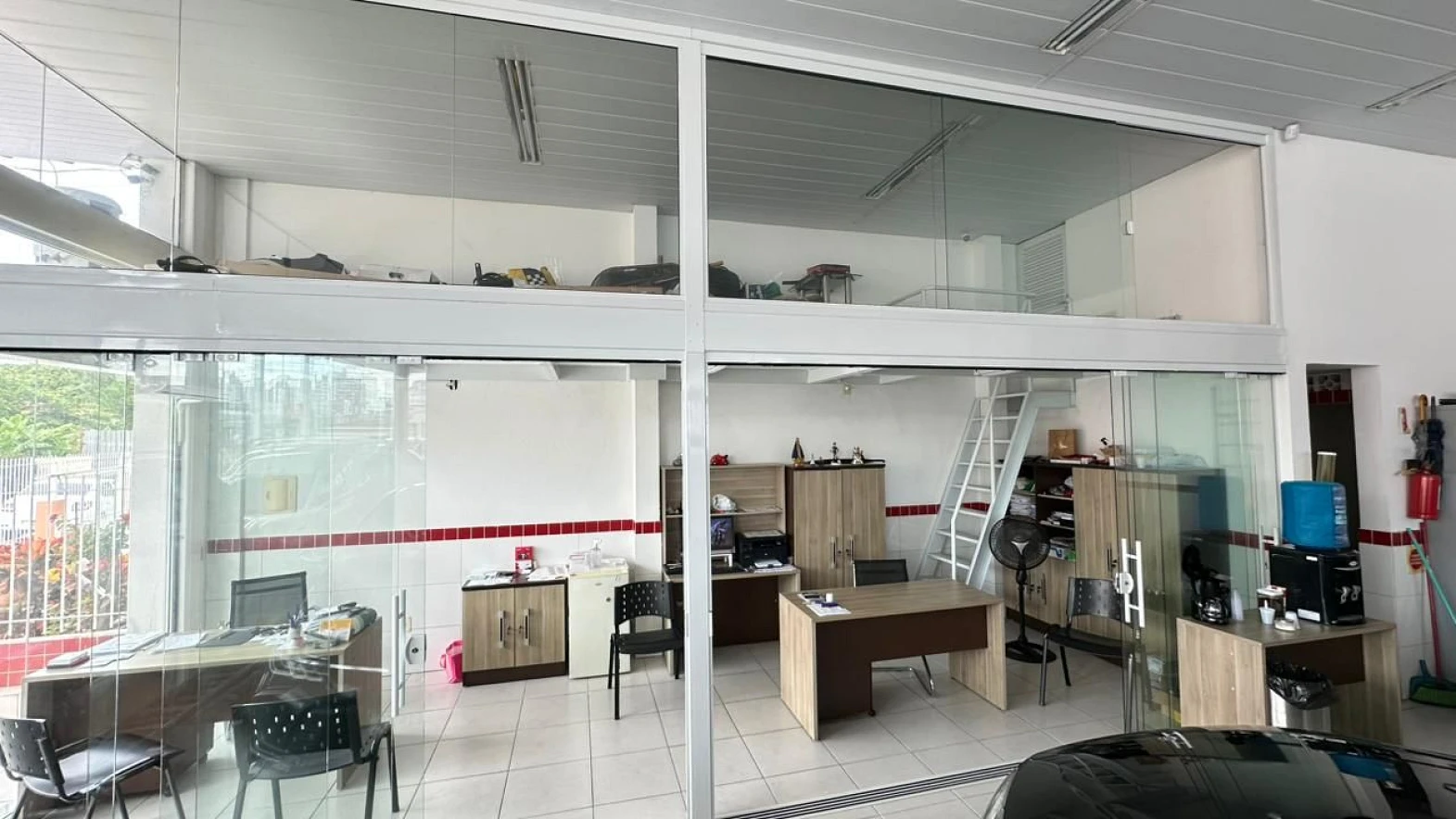 Loja térrea em Kobrasol, São José