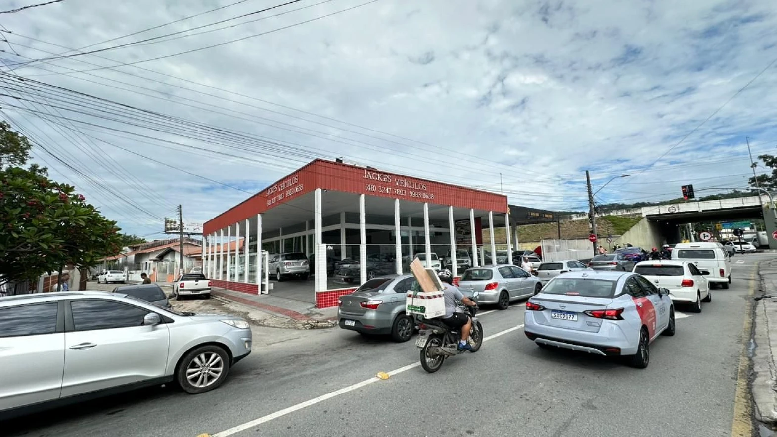 Loja térrea em Kobrasol, São José