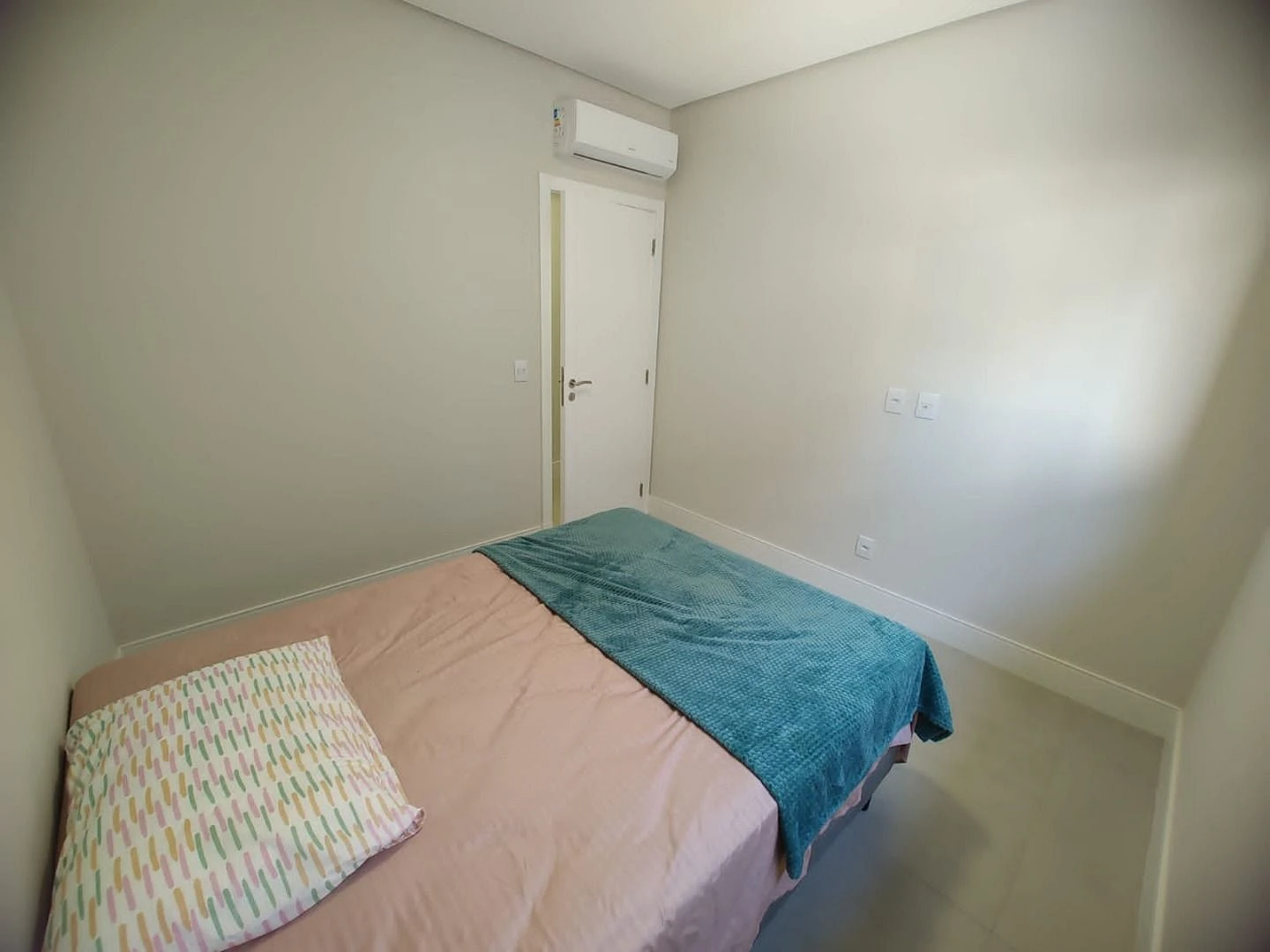 Apartamento  02 Dormitórios, com Suíte e Vaga, Palmas, Gov. Celso Ramos SC - Foto 7