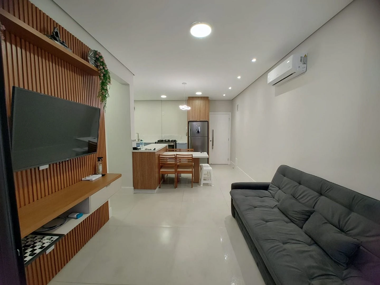 Apartamento  02 Dormitórios, com Suíte e Vaga, Palmas, Gov. Celso Ramos SC - Foto 9