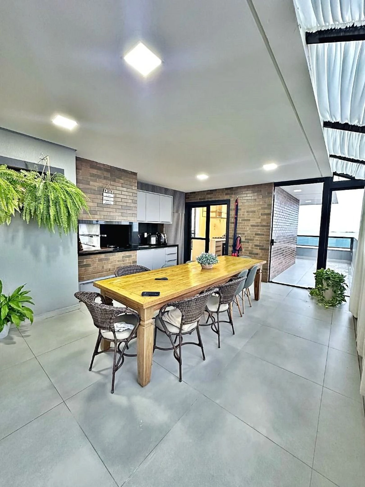 Belíssimo Apartamento Cobertura, 4 Suítes, Exuberante Vista para o Mar, 3 Vagas de Garagens, Praia de Fora, Palhoça/SC - Foto 13