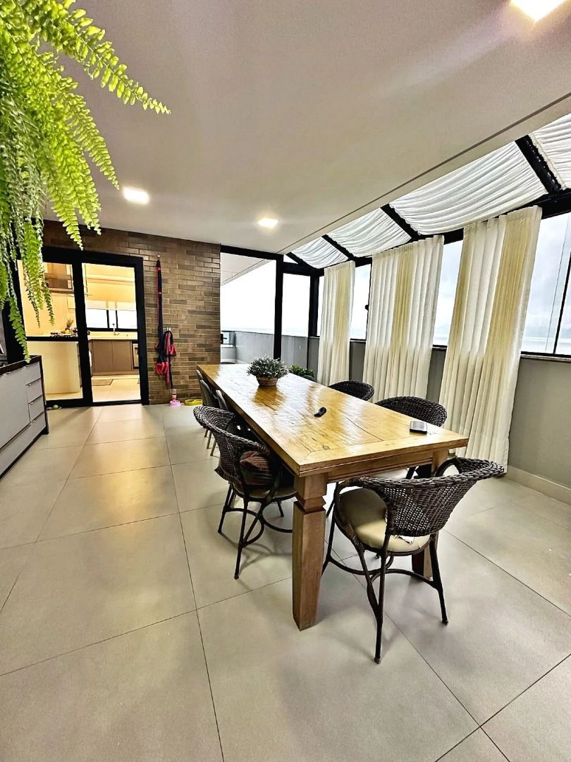 Belíssimo Apartamento Cobertura, 4 Suítes, Exuberante Vista para o Mar, 3 Vagas de Garagens, Praia de Fora, Palhoça/SC - Foto 14