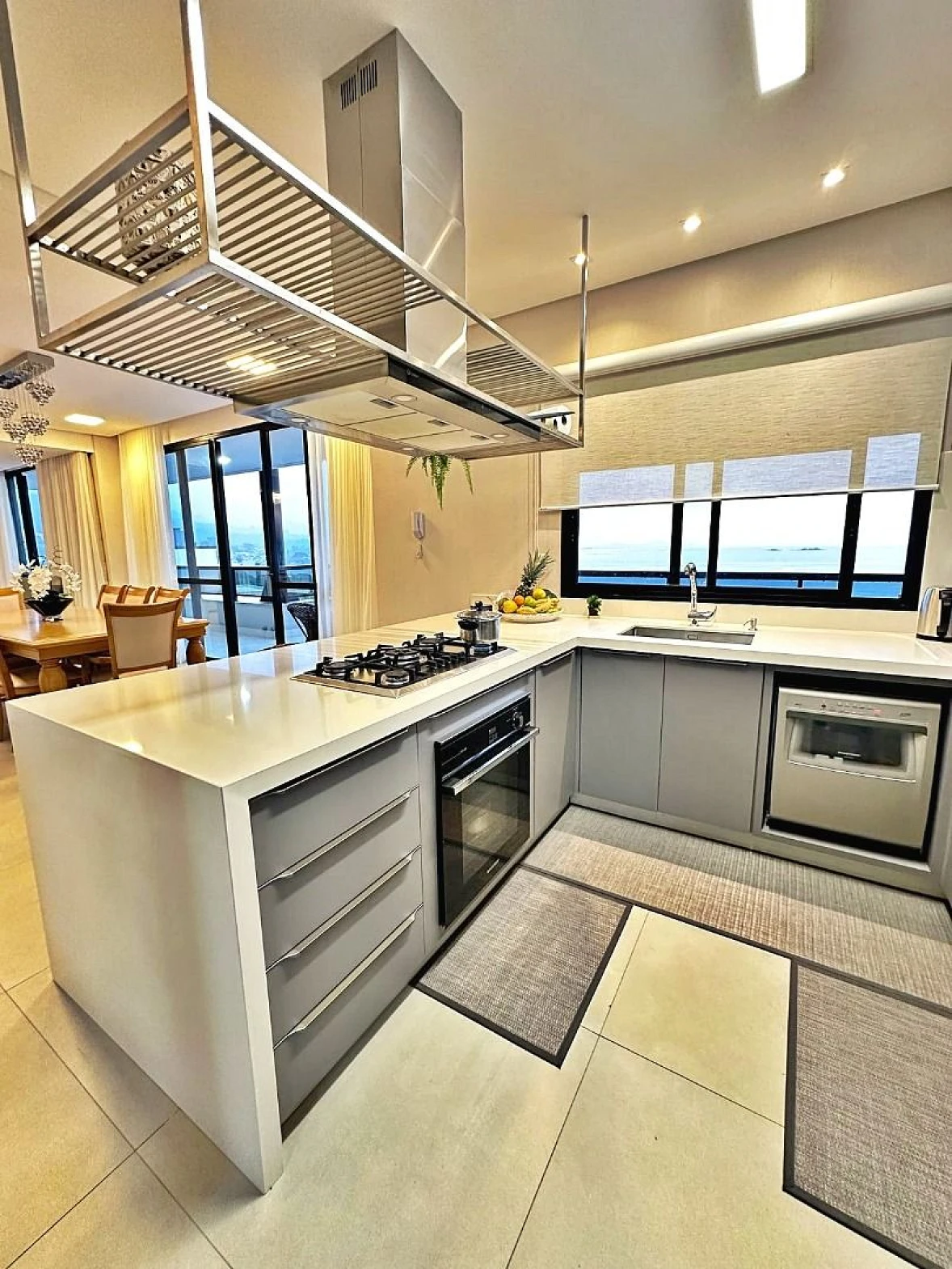 Belíssimo Apartamento Cobertura, 4 Suítes, Exuberante Vista para o Mar, 3 Vagas de Garagens, Praia de Fora, Palhoça/SC - Foto 18