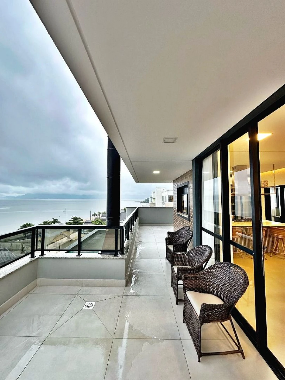 Belíssimo Apartamento Cobertura, 4 Suítes, Exuberante Vista para o Mar, 3 Vagas de Garagens, Praia de Fora, Palhoça/SC - Foto 6