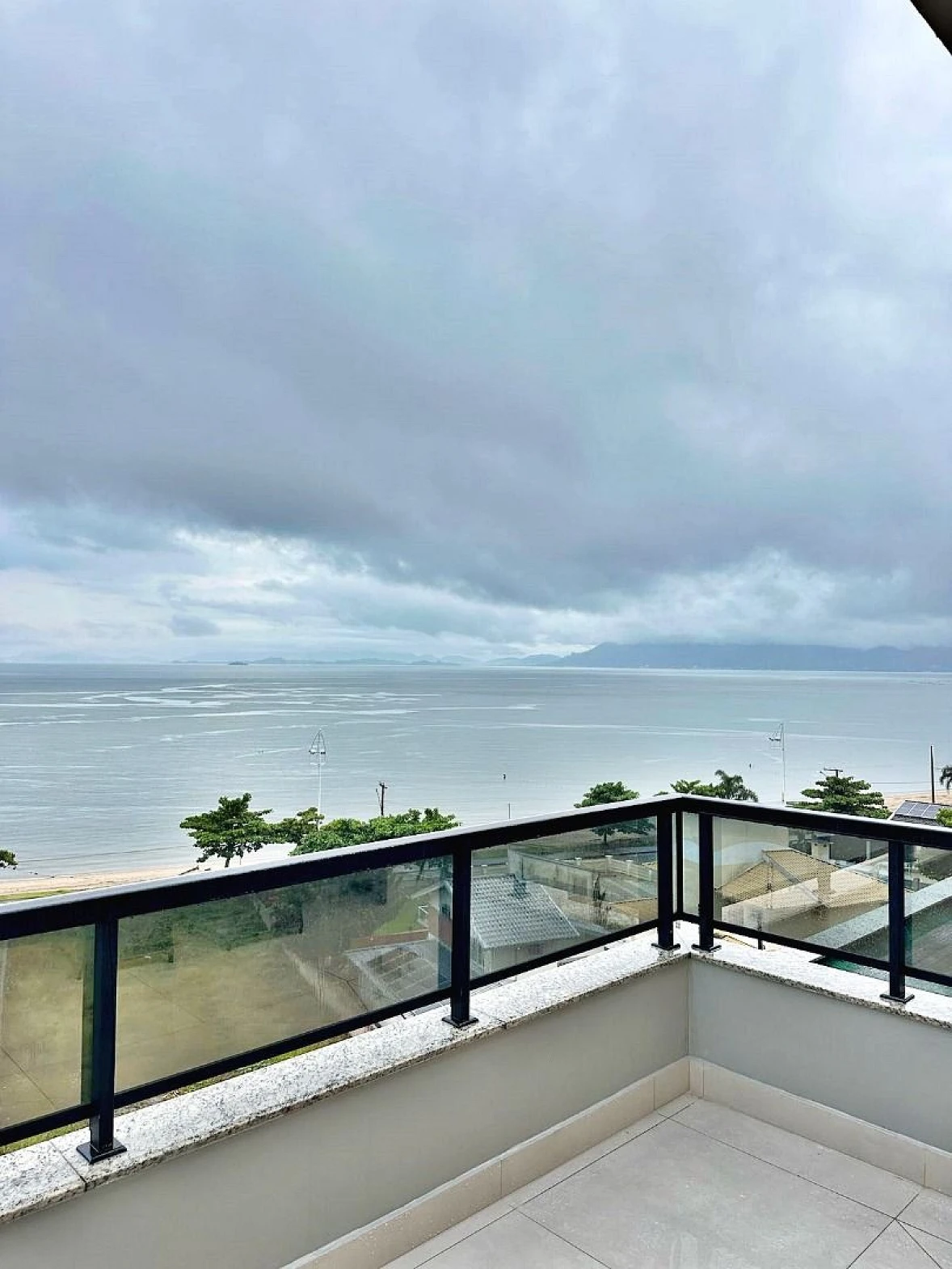 Belíssimo Apartamento Cobertura, 4 Suítes, Exuberante Vista para o Mar, 3 Vagas de Garagens, Praia de Fora, Palhoça/SC - Foto 9