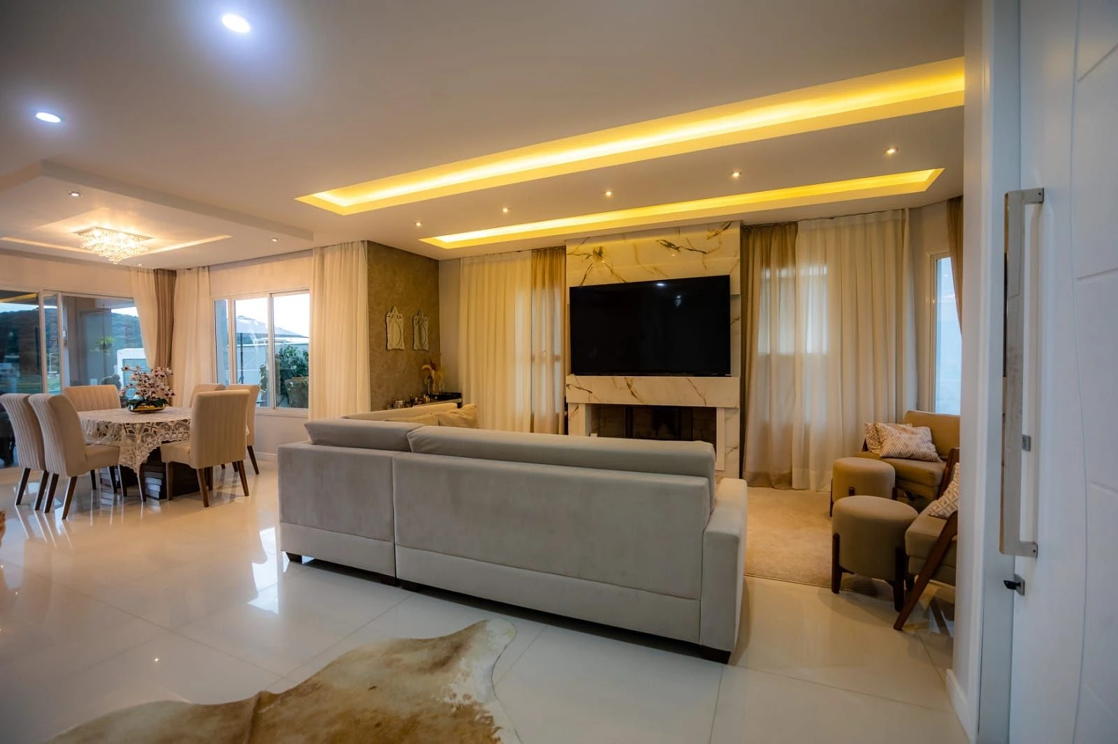 Casa Alto Padrão, Mobiliada com 3 Dorms, Suíte, 02 Vagas - Pedra Branca - Palhoça/SC