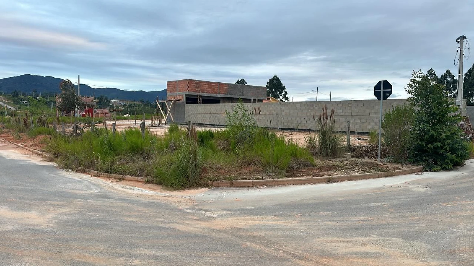 Terrenode Esquina com 360 m² - Ganchos do Meio - Governador Celso Ramos/SC