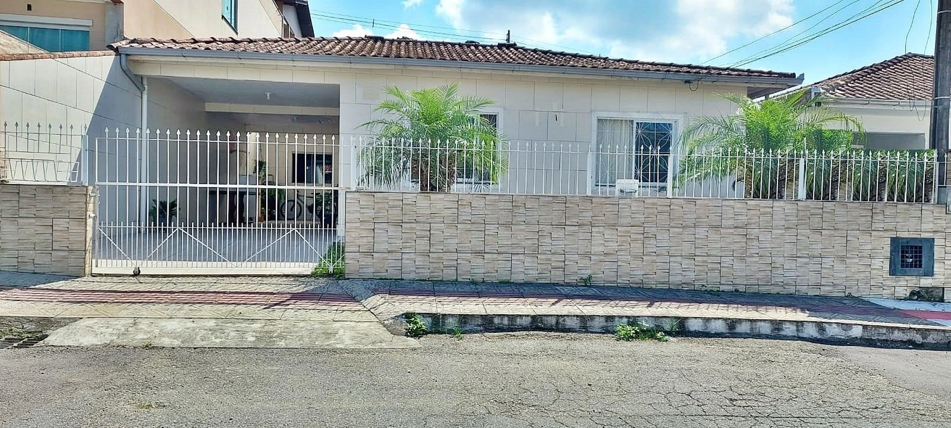 2 Casas Dentro do Mesmo Terreno de 200 M².