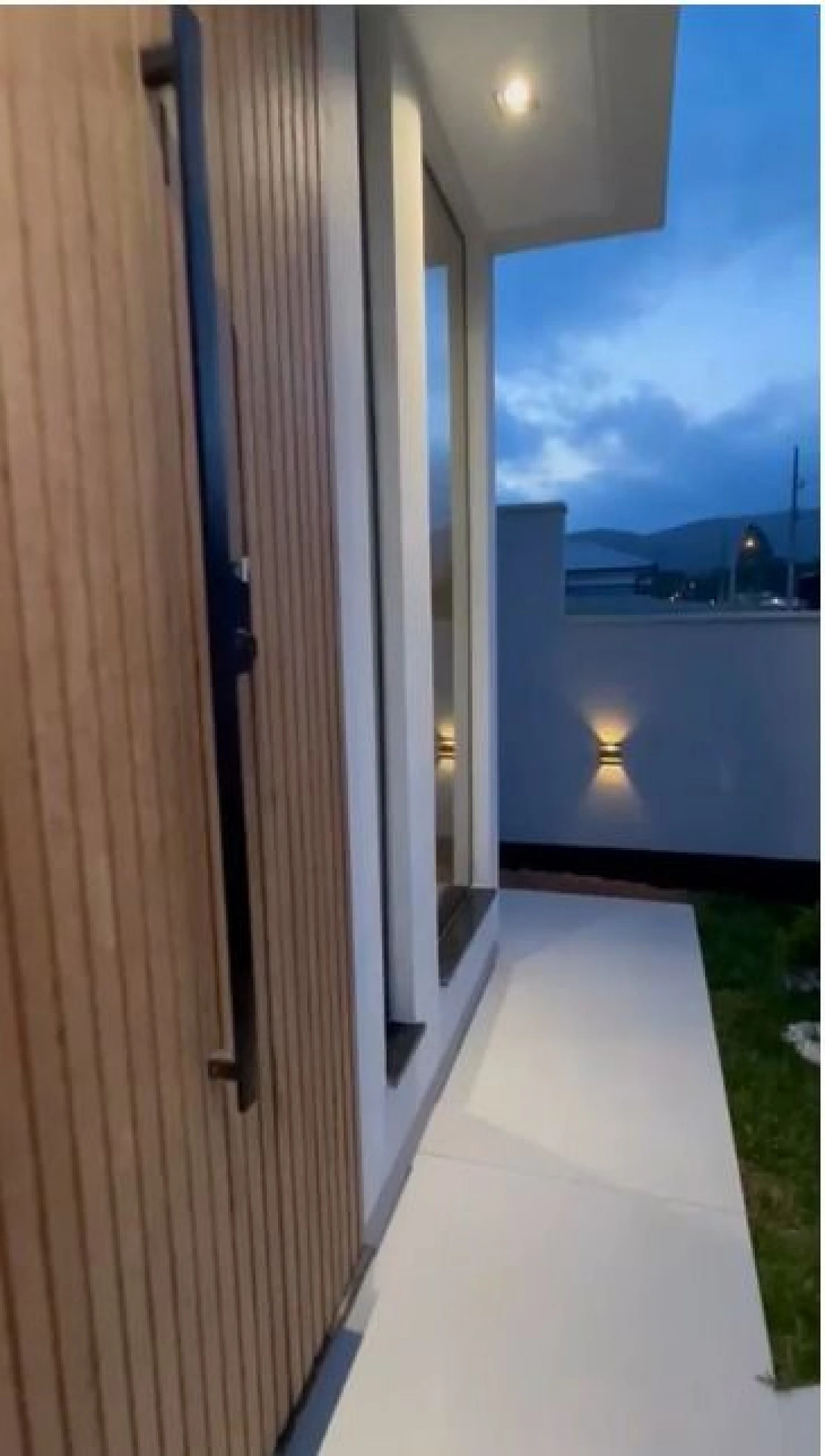 Sobrado geminado em Forquilhas, São José