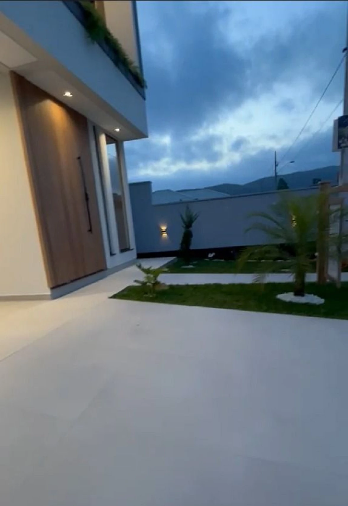 Sobrado geminado em Forquilhas, São José