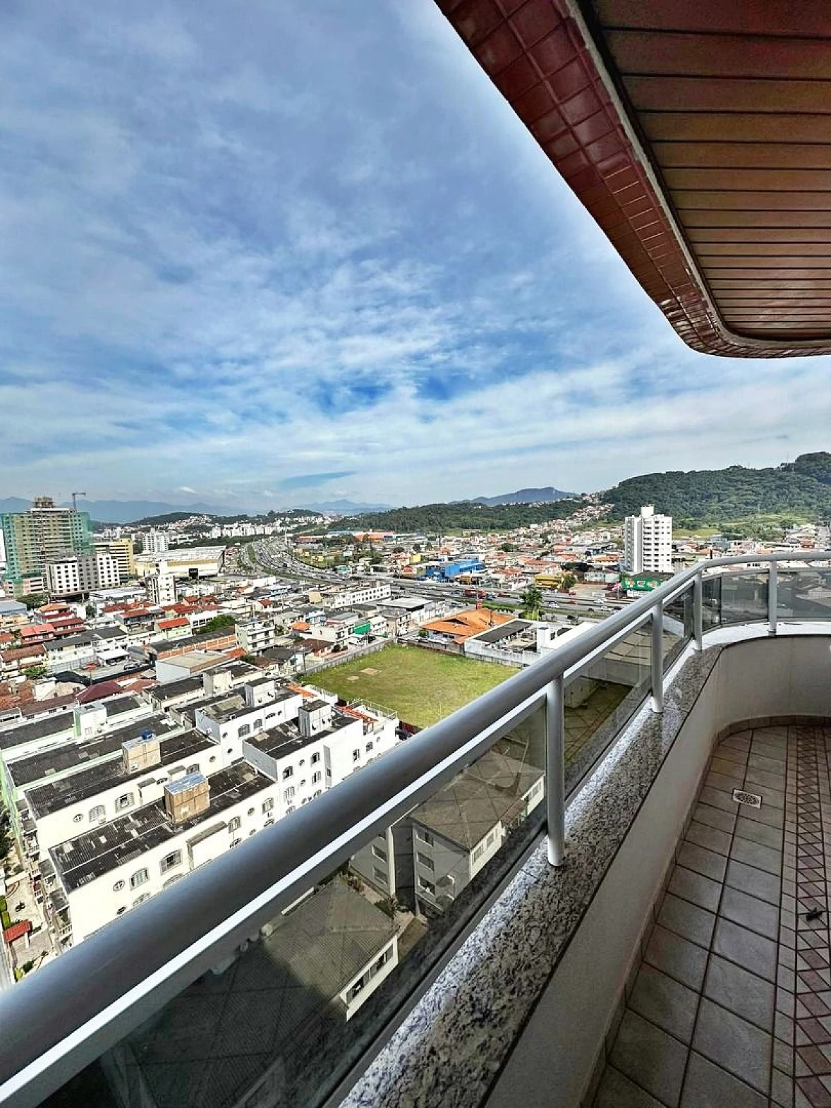 Apartamento, 3 Dormitórios, 1 Suíte, Sacada Gourmet com Churrasqueira à Carvão, Vista para o Mar, Vaga de Garagem, Bairro Kobrasol, São José - Foto 22