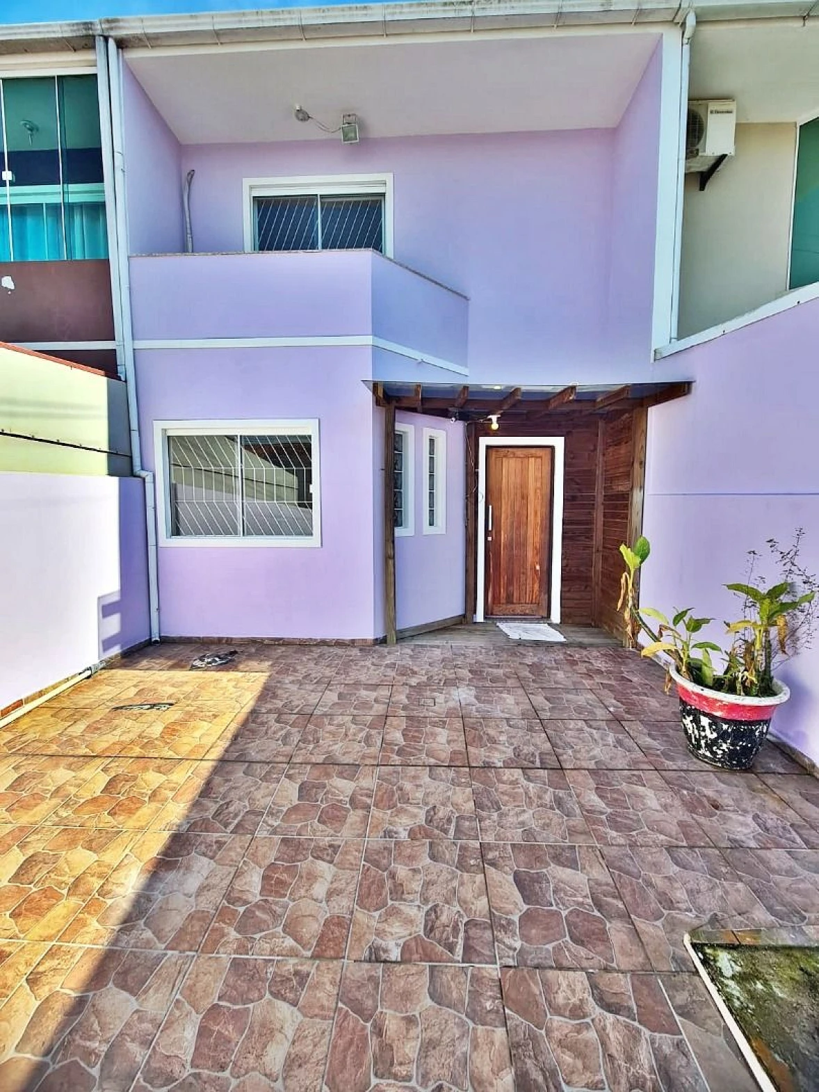 Sobrado geminado em Forquilhas, São José