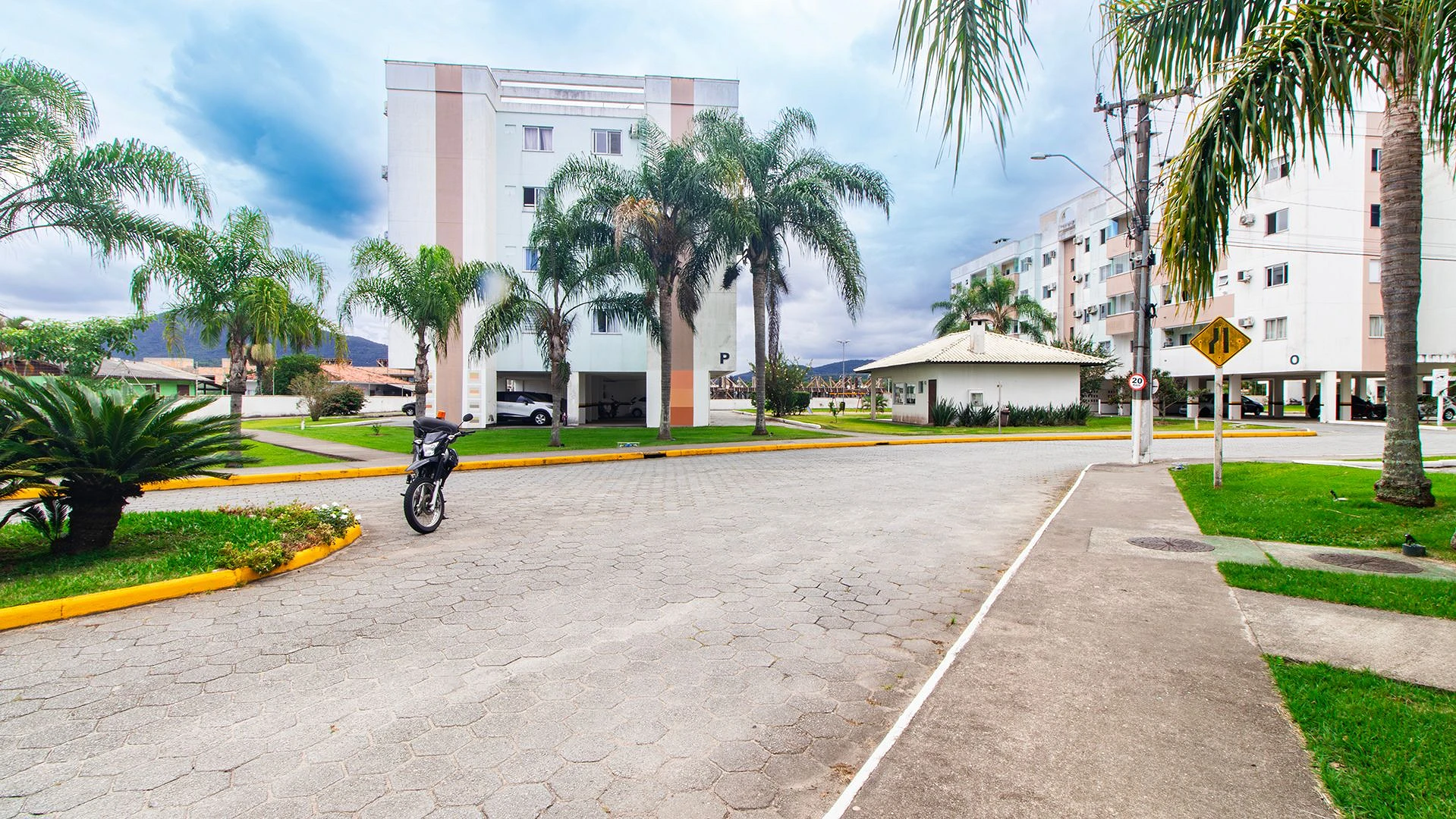 Excelente Apartamento Mobiliado em Condomínio Club!