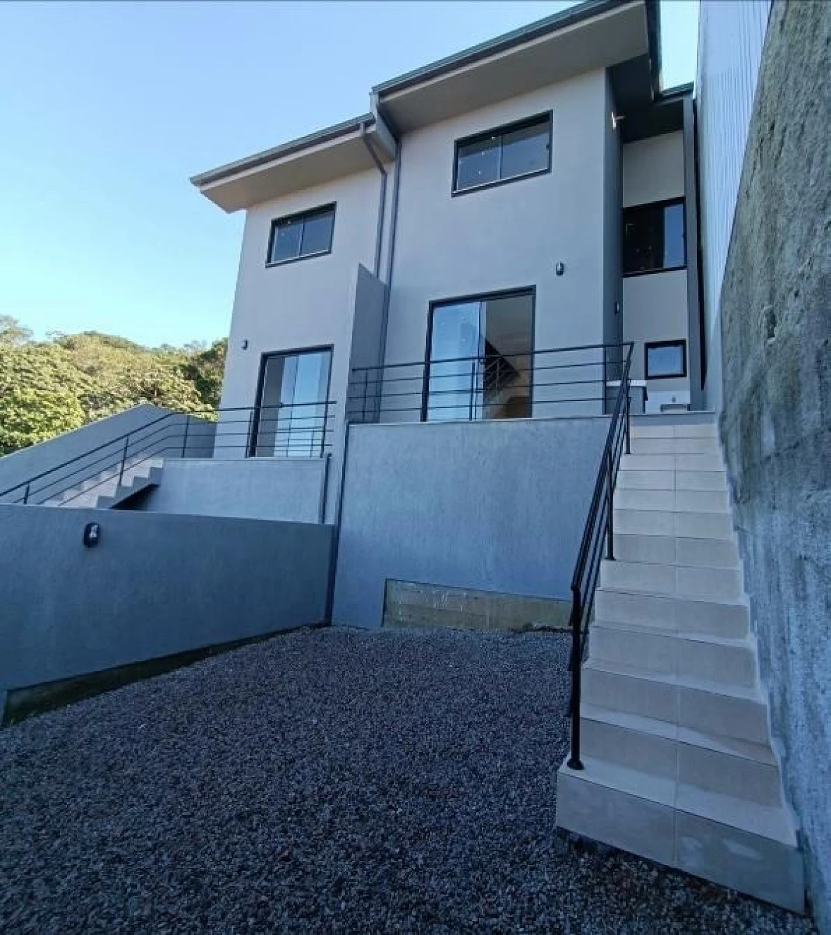 Sobrado geminado em Potecas, São José