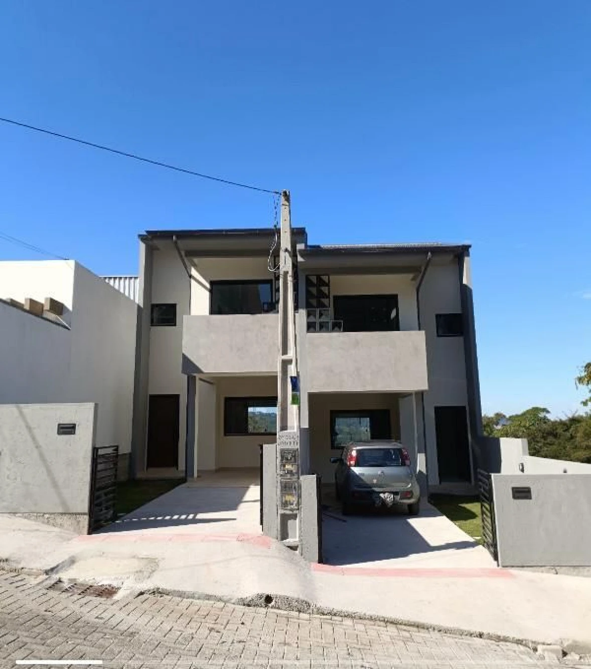 Sobrado geminado em Potecas, São José