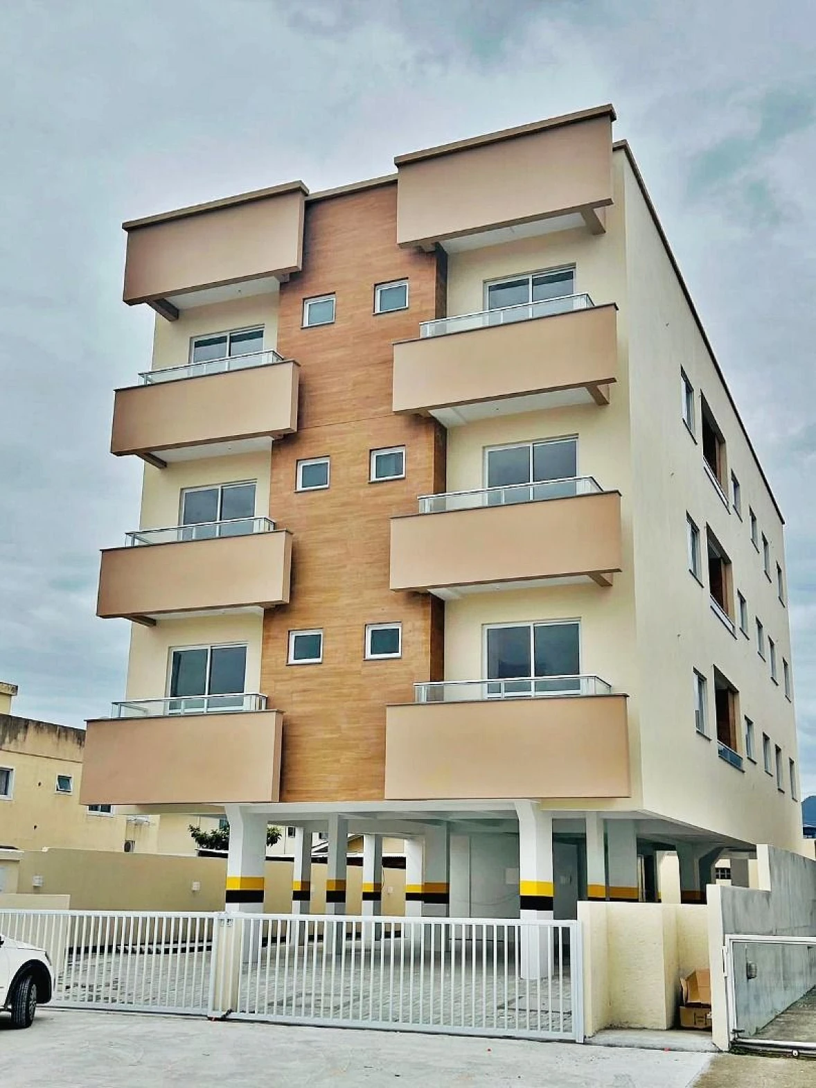 Apto 2 Quartos, 2 Sacadas, 1 Vaga - Barra do Aririú