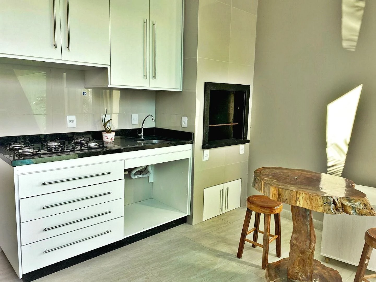 Casa na Praia de Fora com 5 Quartos, sendo 2 Suítes, uma Suíte Máster com Hidromassagem e Closet - Foto 10