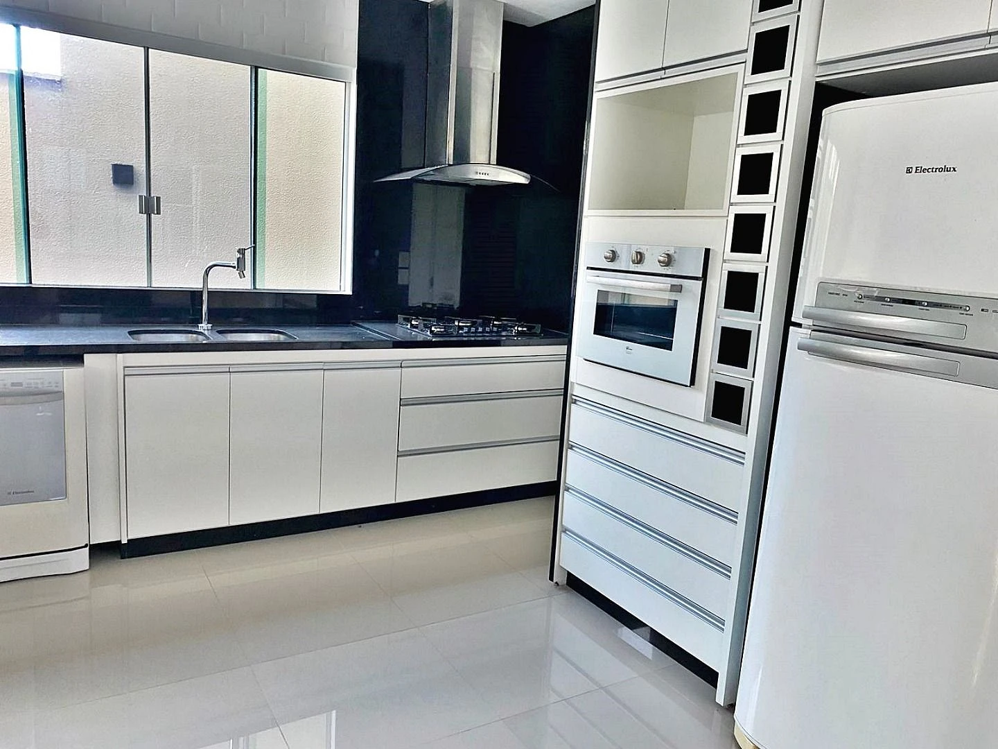Casa na Praia de Fora com 5 Quartos, sendo 2 Suítes, uma Suíte Máster com Hidromassagem e Closet - Foto 11