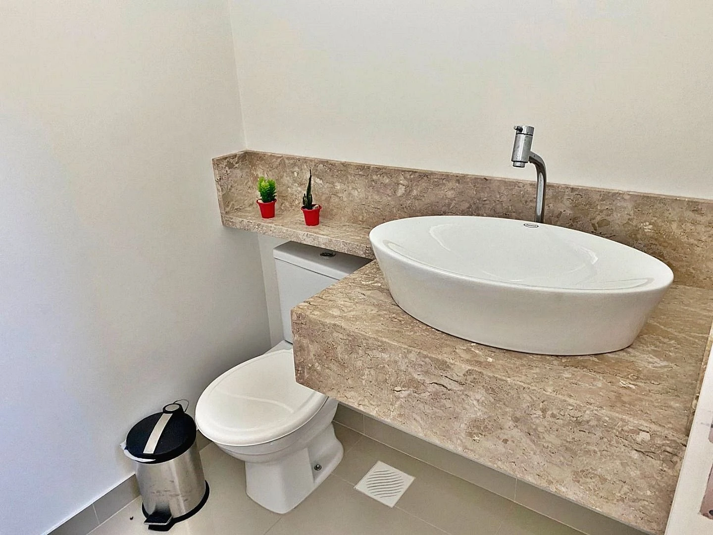 Casa na Praia de Fora com 5 Quartos, sendo 2 Suítes, uma Suíte Máster com Hidromassagem e Closet - Foto 12