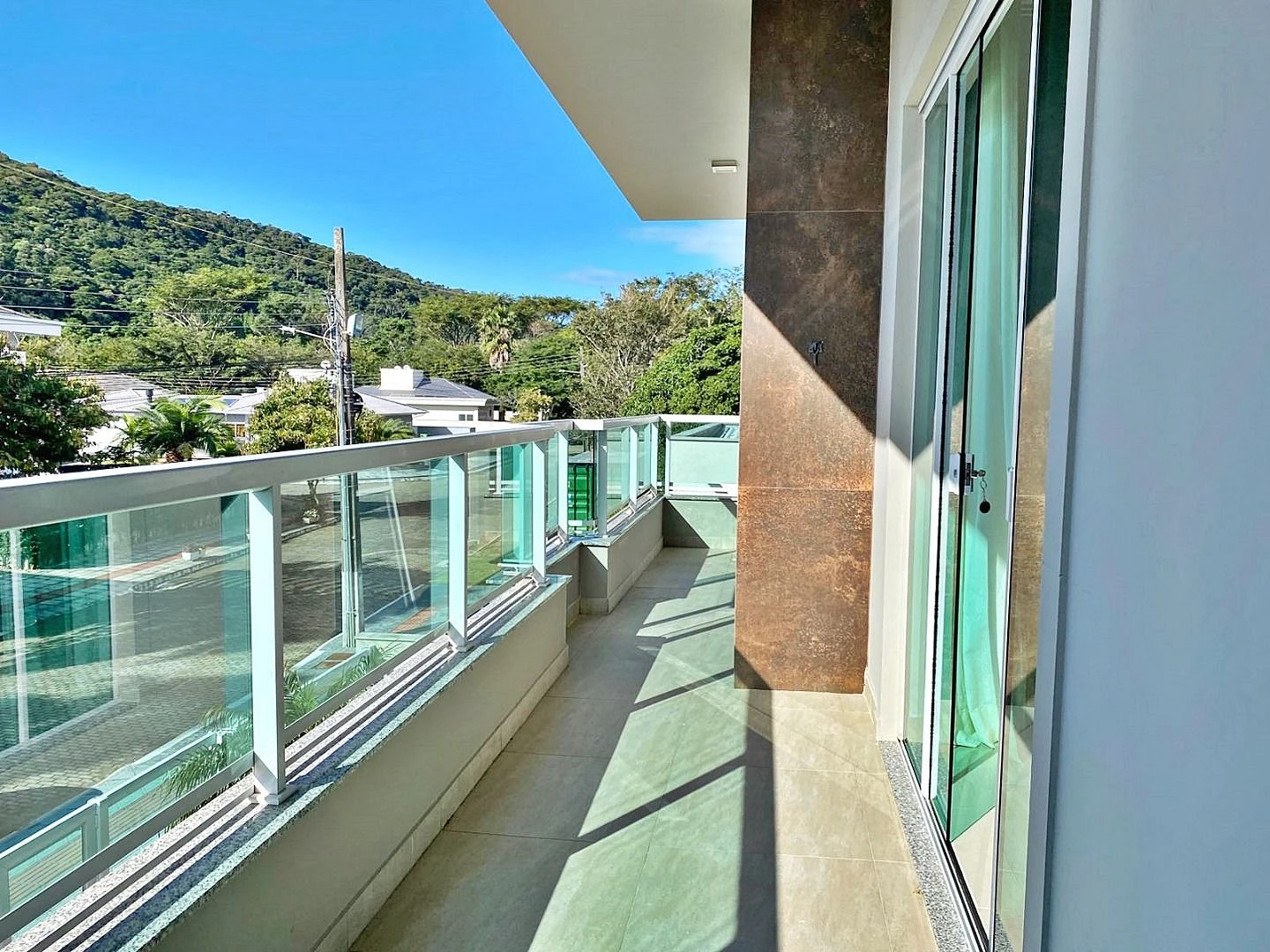 Casa na Praia de Fora com 5 Quartos, sendo 2 Suítes, uma Suíte Máster com Hidromassagem e Closet - Foto 18