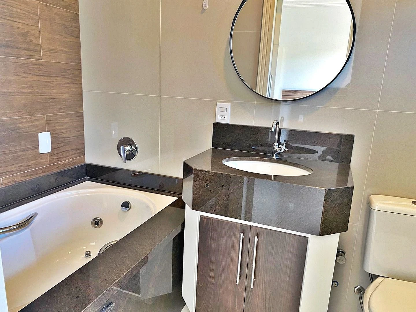 Casa na Praia de Fora com 5 Quartos, sendo 2 Suítes, uma Suíte Máster com Hidromassagem e Closet - Foto 22