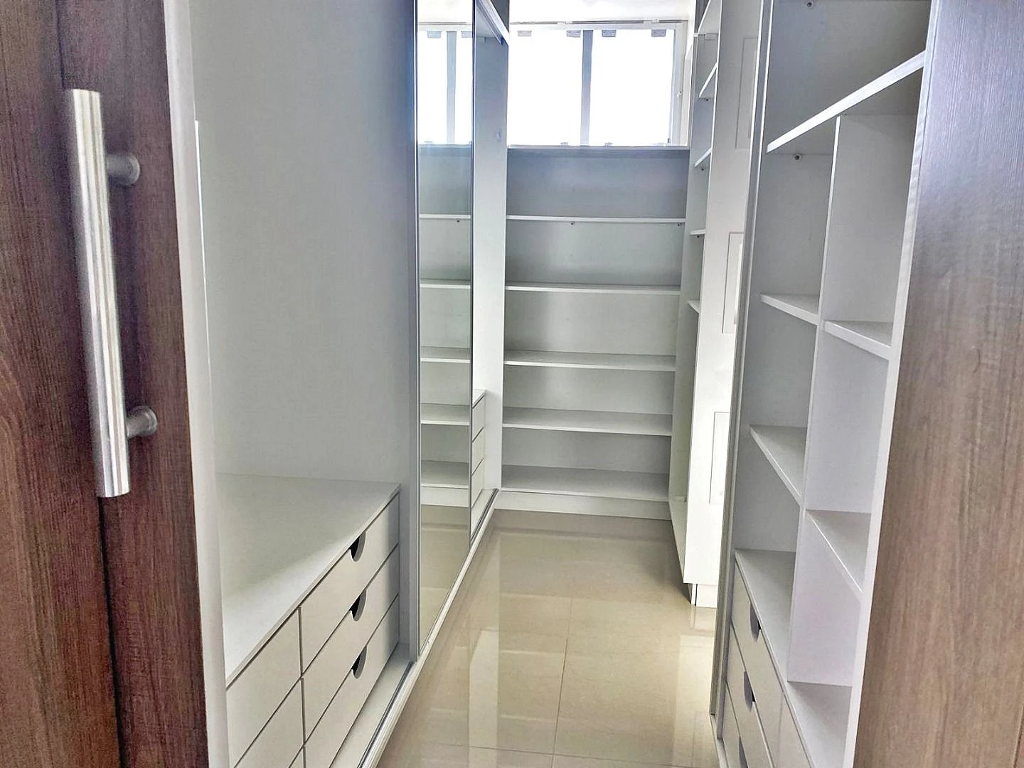 Casa na Praia de Fora com 5 Quartos, sendo 2 Suítes, uma Suíte Máster com Hidromassagem e Closet - Foto 24