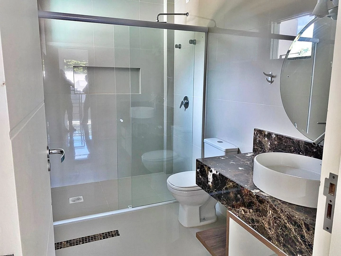 Casa na Praia de Fora com 5 Quartos, sendo 2 Suítes, uma Suíte Máster com Hidromassagem e Closet - Foto 29