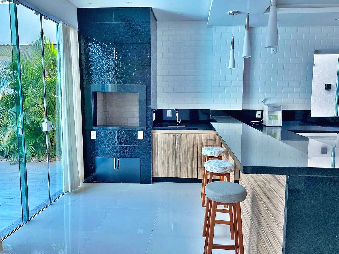 Casa na Praia de Fora com 5 Quartos, sendo 2 Suítes, uma Suíte Máster com Hidromassagem e Closet - Foto 8