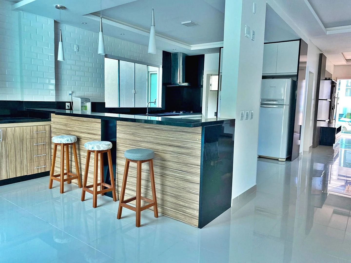 Casa na Praia de Fora com 5 Quartos, sendo 2 Suítes, uma Suíte Máster com Hidromassagem e Closet - Foto 9