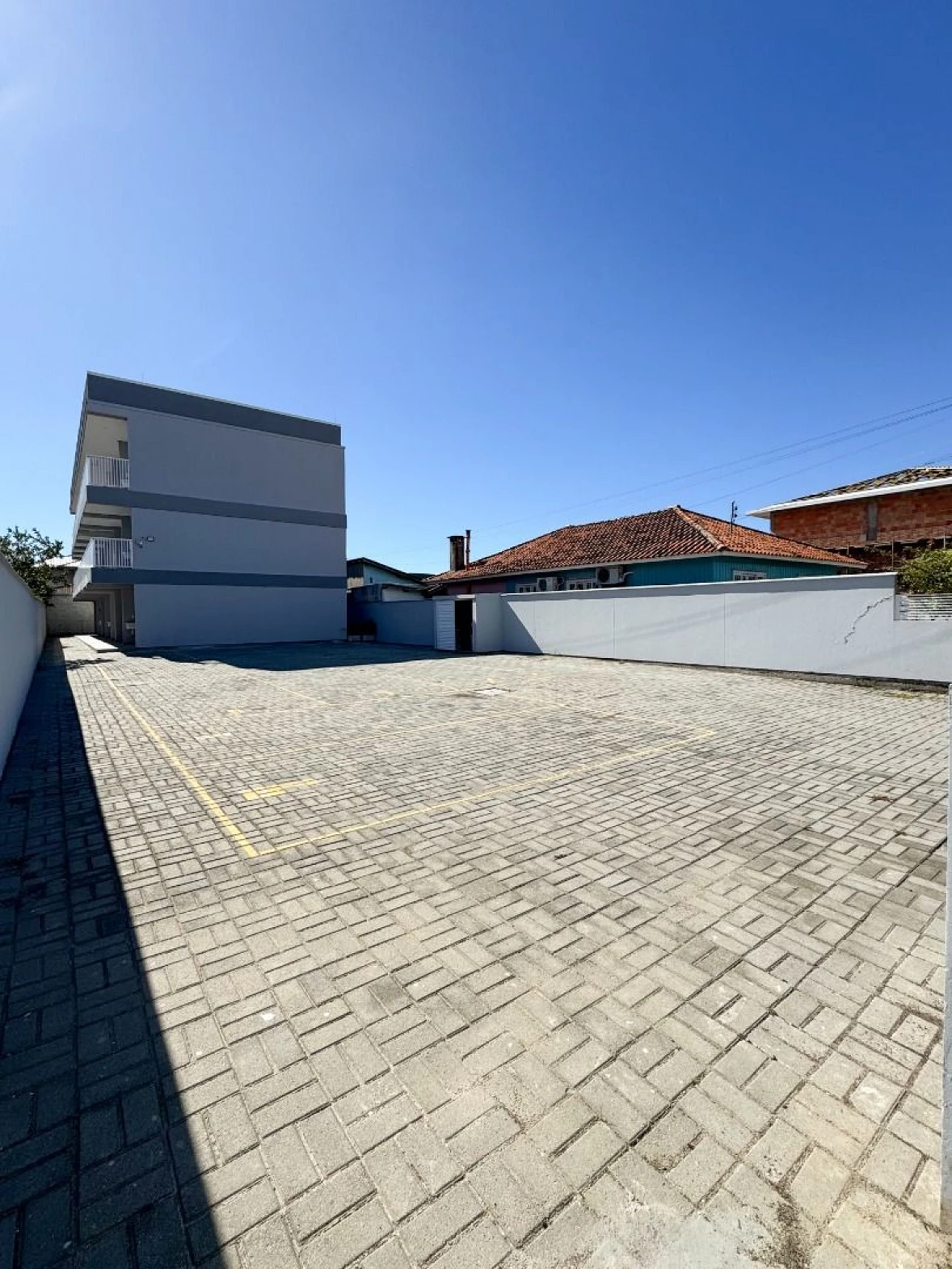 Prédio Novo com 18 Kitinetes e 10 Vagas de Estacionamento, Palhoça SC - Foto 15