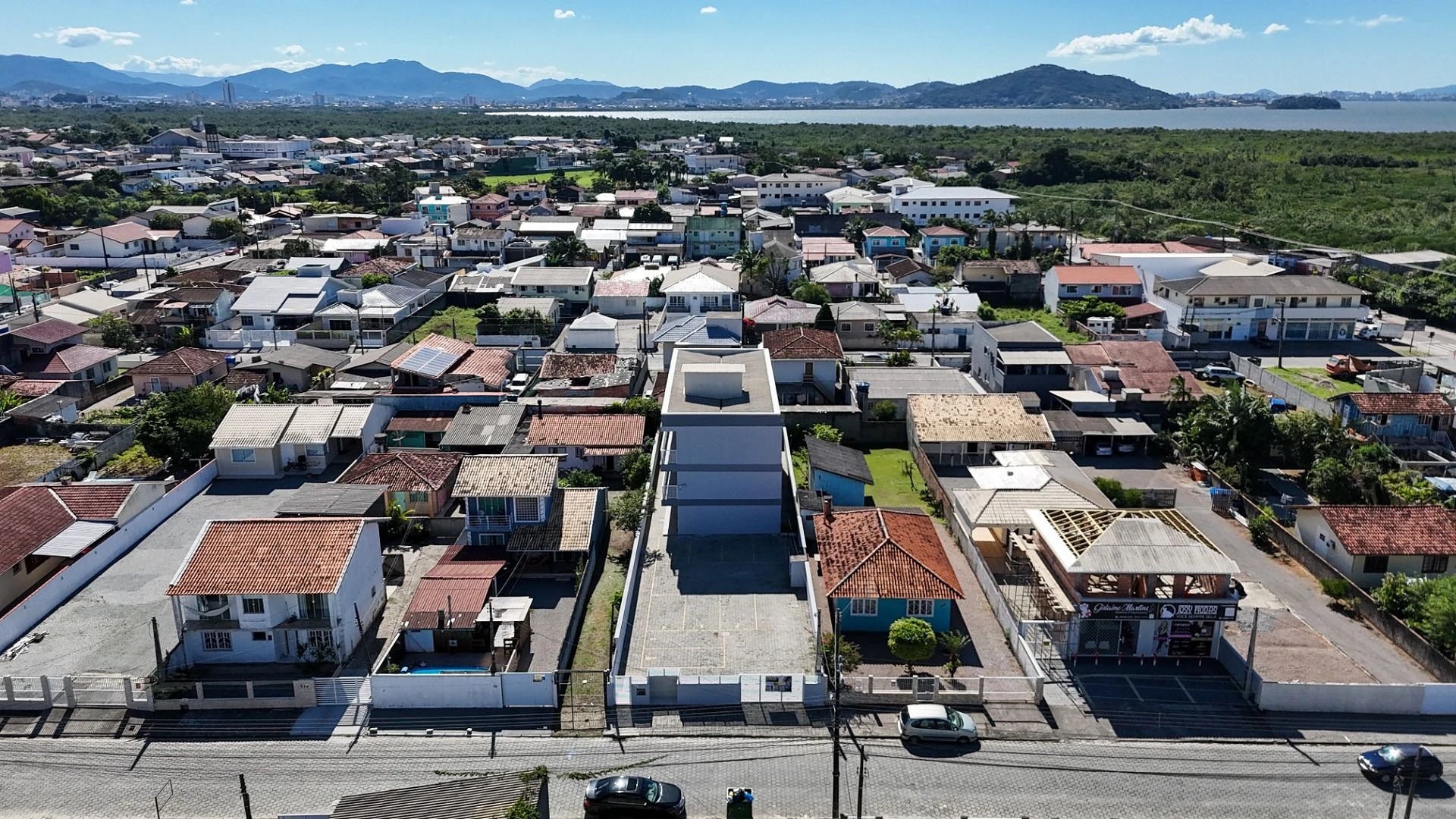 Prédio em Barra do Aririú, Palhoça